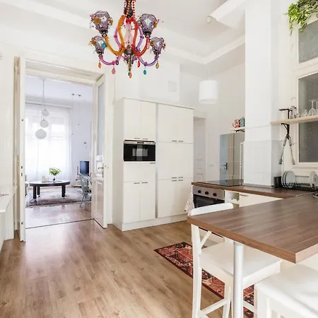 Sara'h Romantic Budapest