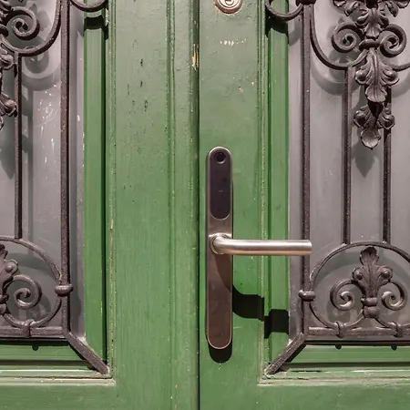 Sara'h Romantic * Budapest