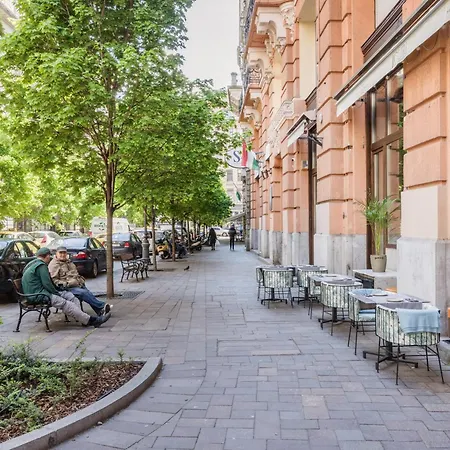 Sara'h Romantic Budapest