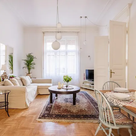 Sara'h Romantic Apartment Budapest