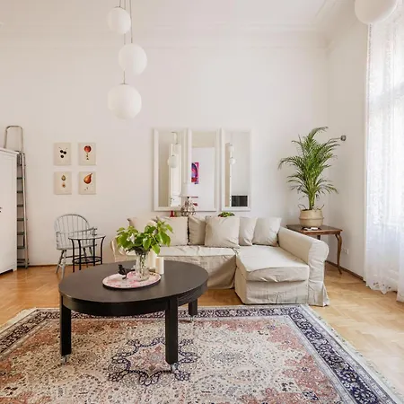 Sara'h Romantic Apartment Budapest