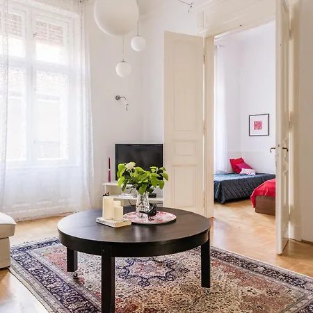Sara'h Romantic Apartament Budapesta